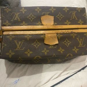 Authentic RARE LOIUS VUITTON TOILETRIES BAG. Needs some repair.